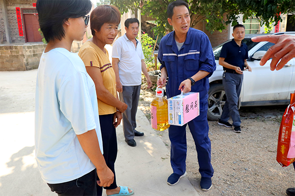 1625709437984074.png 為困難群眾送上慰問(wèn)品02.png