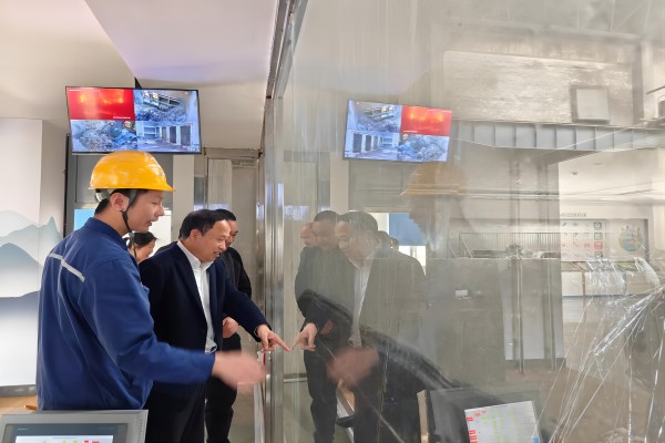 1713358696316007.jpg 德興市組織部部長江文至德興海創(chuàng)參觀調(diào)研 (3).jpg