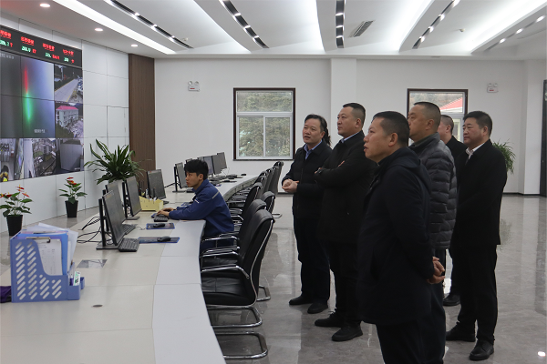 昭通市生態(tài)環(huán)境局調(diào)研組到鎮(zhèn)雄海創(chuàng)參觀指導.png